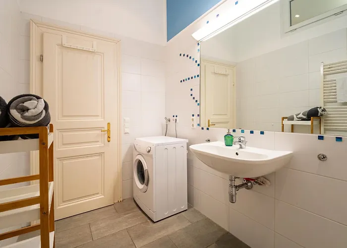 Spacious 2Br Apartment For 6 Near City Center Metro U2